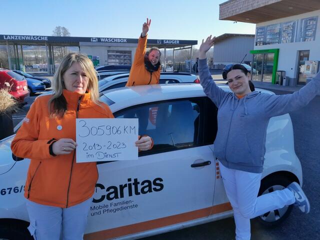 Gertraud Huber, Gudrun Nemetz, Lela Misic – drei der 33 Mitarbeiter von den Mobilen Pflegediensten der Caritas im Bezirk Braunau, Team Höhnhart.
 | Foto: Caritas