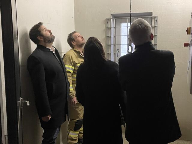 Bezirksgeschäftsführer der Tiroler Volkspartei Landeck, Johannes Schönherr, Kommandant Christian Mayer, Landesrätin Astrid Mair und Bürgermeister Herbert Mayer (v. li.)  | Foto: Elisabeth Neuner