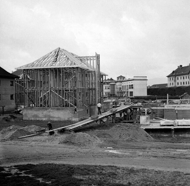 Die insgesamt 72 Wohnungen wiesen zwei bis drei Zimmer auf, die Wasseranschlüsse und WCs befanden sich am Gang. | Foto: Archiv der Stadt Linz