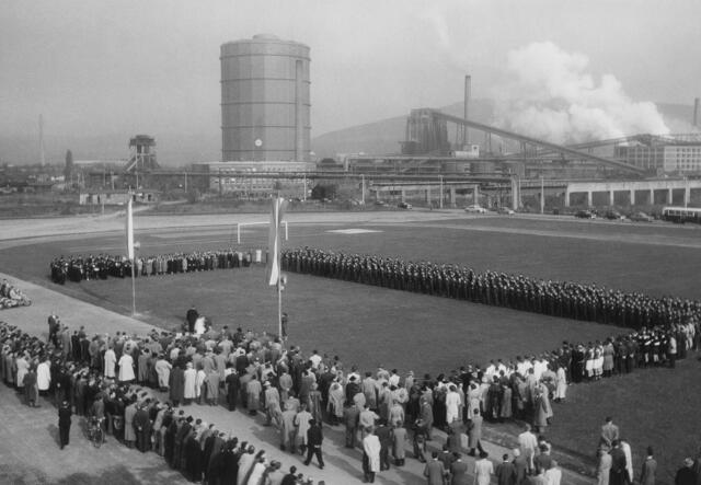 Der Sportplatz bestand aus einem Fußballfeld internationalen Ausmaßes inklusive 400 m Laufbahn sowie diverser Übungseinrichtungen für Leichtathletikdisziplinen.  | Foto: Archiv der Stadt Linz
