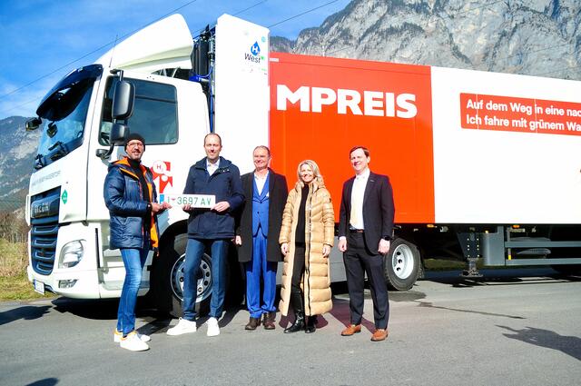 V.l.n.r.: Peter Paul Mölk, David Mölk, Ewald Perwög (Projektinitiator von MPREIS Wasserstoff), Martina Dutzler (GF MPREIS) und Parker Meeks (President &amp; CEO Hyzon Motors Inc.) | Foto: Hassl