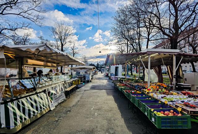 Der Alszeilenmarkt am Kunschak-Platz ist das ganze Jahr über geöffnet. | Foto: Alszeilenmarkt / Lukas Arnold Photography