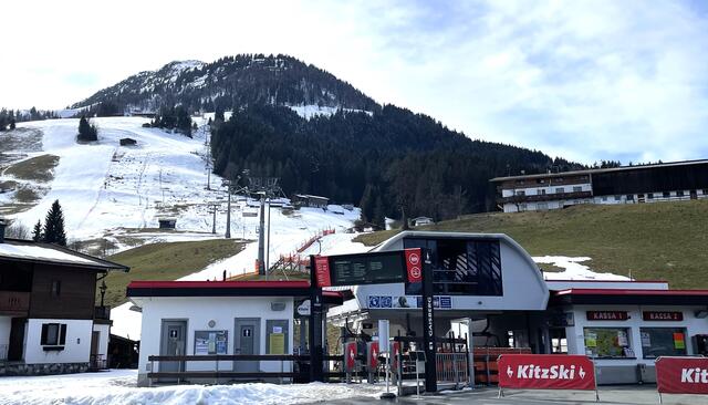 Gaisberg: Rennstrecke links, Talstation, Rodelbahn (u. Mi.). | Foto: Kogler