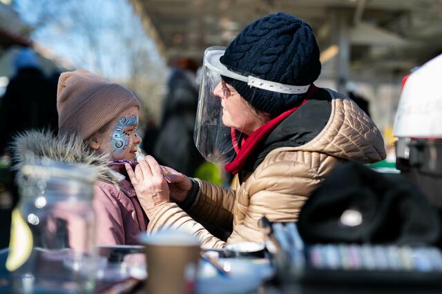 Gegen eine Spende für die Erdbebenopfer gab es auch Kinderschminken. | Foto: Alszeilenmarkt / Lukas Arnold Photography
