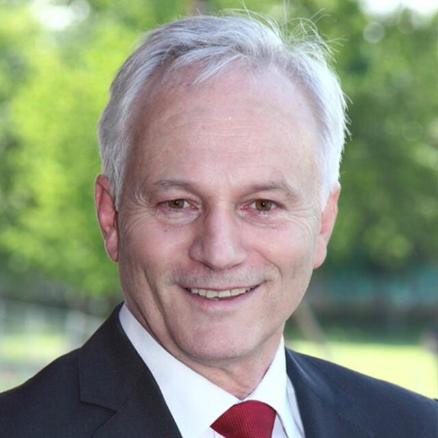 Regelreferent Johann Hechtl: "Der Ton ist rauer geworden. Das merken neben den Schiedsrichtern auch die Trainer." | Foto: StFV