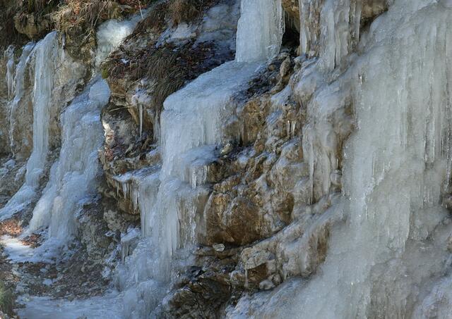 Eiskunst am Zinkenbach bei Strobl/Wolfgangsee.