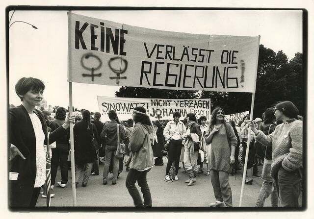 1983 bei einer Demo am Ballhausplatz. Johanna Dohnal war Frauenministerin, Feministin, Visionärin. | Foto: Rudi Semotan