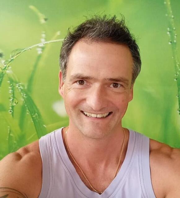 Ich bin möglichst viel im Freien in Bewegung, praktiziere Yoga und achte auf die Ernährung sowie ausreichend zu schlafen. Arno Hollerer, Langenlois 