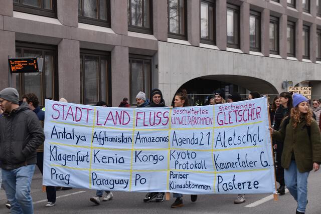 Das klassische Stadt-, Land-, Fluss-Spiel, ergänzt um die Kategorien "gescheiterte Umweltabkommen" und "sterbende Gletscher" | Foto: Michael Steger