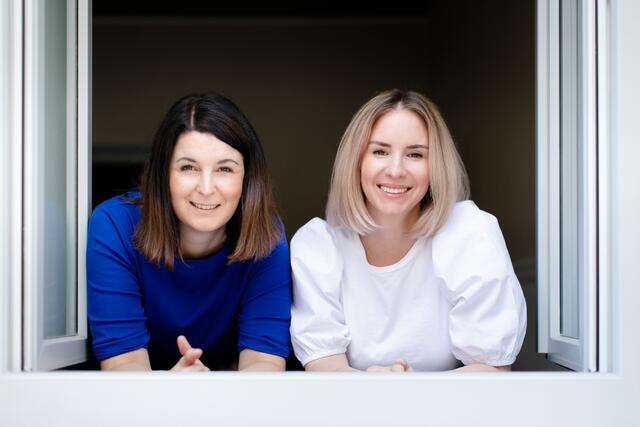 Simone Mérey (r.) und Sabine Niedermüller wollen die Pflege daheim revolutionieren. | Foto: Nicole Heiling