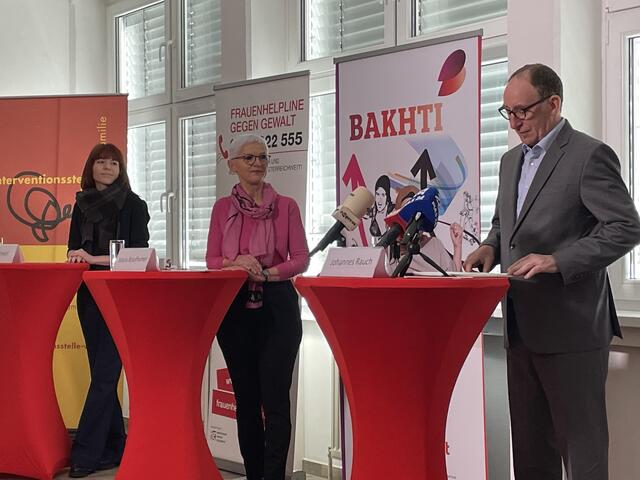 Auch Sozialminister Johannes Rauch (Grüne) wohnte der Eröffnung des ersten Zentrums für gewaltbetroffene Mädchen bei. | Foto: Patricia Hillinger