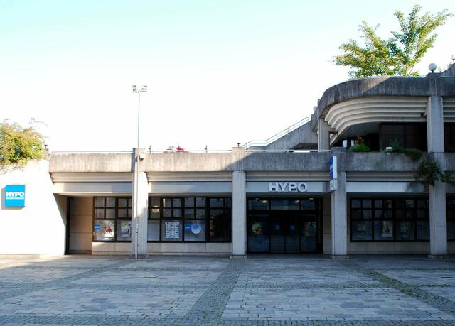 Die Zeckenschutz-Impfungen finden im Gebäude der ehemaligen Hypo-Bank statt.  | Foto: Stadt Linz