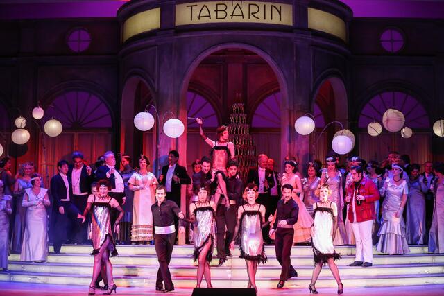 In einer Pause einer Aufführung der Operette "Gräfin Mariza" wurde kürzlich vom Ensemble Geld gesammelt.  | Foto: Volksoper Wien