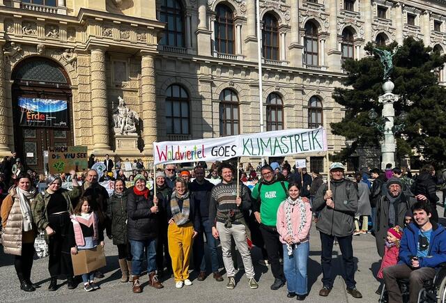 "Waldviertel goes Klimastreik": Mit der Franz-Josefs-Bahn ging es direkt zum Ausgangspunkt der Demo in Wien. | Foto: zVg