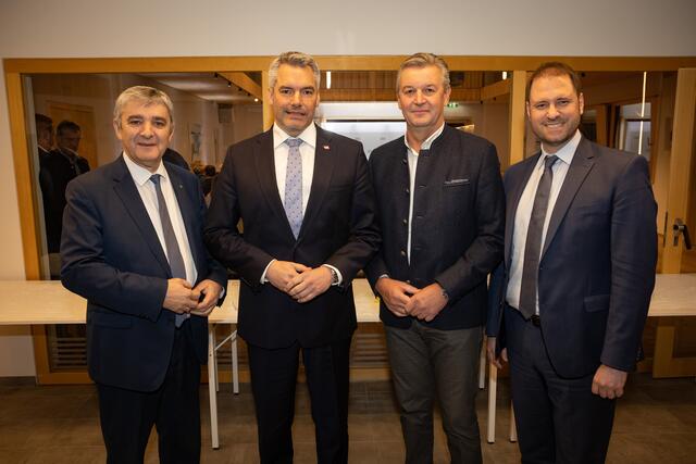 Begrüßt wurde Bundeskanzler Karl Nehammer in Burgauberg vom 2. Landtagspräsidenten Walter Temmel, Bürgermeister Wolfgang Eder und Landesparteiobmann Christian Sagartz (von links). | Foto: ÖVP