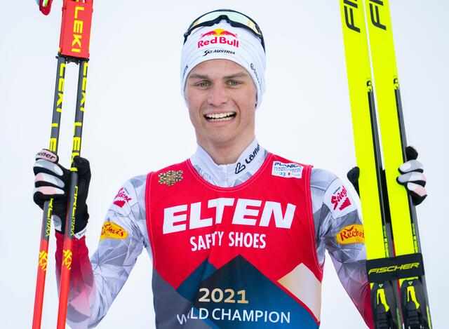 Johannes Lamparter (AUT, 3. Platz) am Samstag, 04. März 2023, während der Siegerehrung nach dem Langlaufbewerb der Nordischen Kombination der Männer in Planica.  | Foto: APA/GEORG HOCHMUTH