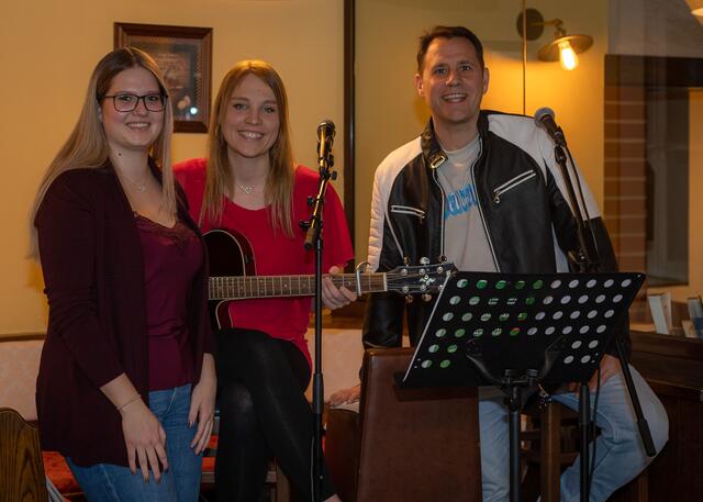 Nina Katharina Kabas, Verena Gharibo und Chris Novi | Foto: Christian Nowotny