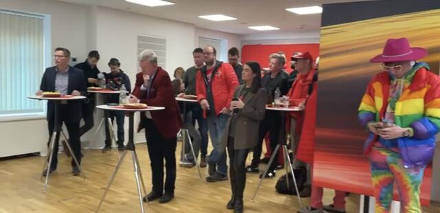 Nachdenkliche Blicke in der SPÖ-Zentrale | Foto: MeinBezirk.at