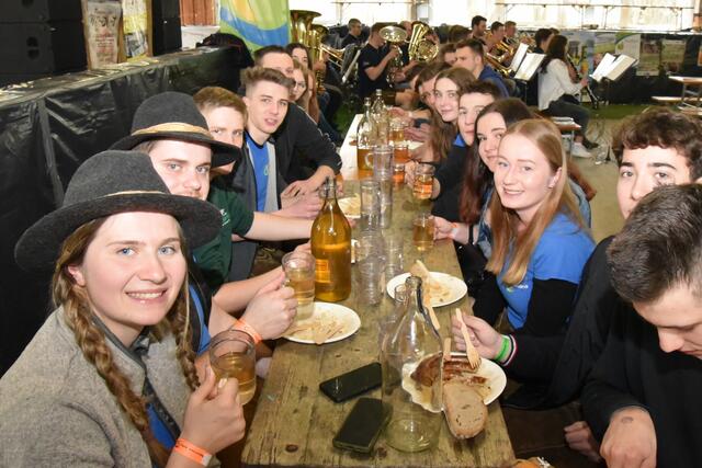 Eine große Abordnung der Landjugend Peuerbach bei der Diersbacher Mostkost. | Foto: Alois Braid/zema-medien.de