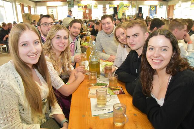 Die Landjugend aus Dorf an der Pram waren auch in Diersbach zu Besuch. | Foto: Alois Braid/zema-medien.de