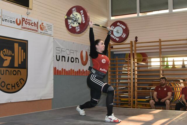Jessica Stauceanu (Innviertel III) mit neuer Bestmarke im Sto0en von 80 kg.

Foto: Conny Högg