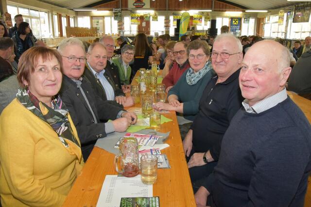 Die "urigen Diersbacher" beim Frühschoppen in der Stocksporthalle. | Foto: Alois Braid/zema-medien.de