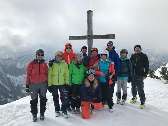 Elf Skitourengeher bezwangen den Rosskogel in Tauplitz. | Foto: Alpenverein Salzkammergut