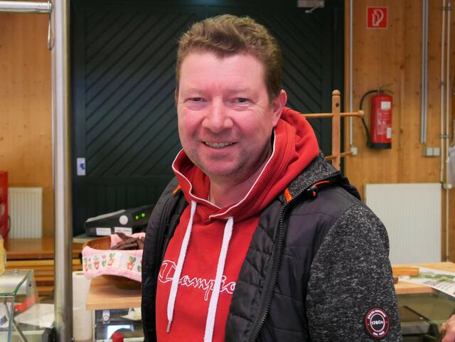 Phillip kauft gerne am Bauernmarkt ein. | Foto: LAURA PUTZ