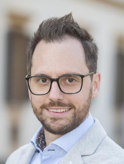 Sicherheitsmanager Gilbert Sander erklärt, die Stadt arbeite mit verschiedenen Maßnahmen daran, dass die die Bürgerinnen und Bürger in Graz sicher fühlen. | Foto: Stadt Graz/Fischer