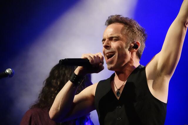Der begnadete Sänger schmetterte die Rockklassiker mit einer Leichtigkeit von der Bühne. | Foto: Michael Blinzer