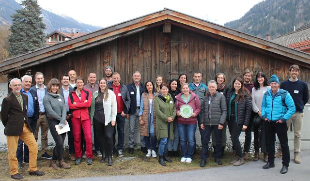 Der Klimarat für die Region Kaunergrat nimmt seine Arbeit auf! Beim Auftaktreffen in Kauns waren – neben den 17 Klimaräten und -rätinnen – das Moderationsteam von Partizipation Tirol, Vertreter des Klimabündnis Tirol, die KLAR! Managerin Bernadette Hofer, der Ernährungsexperte Erich Tasser, die Bürgermeister Heinz Kofler, Alexander Jäger, Matthias Schranz, Christian Kalsberger sowie Vizebürgermeister Daniel Gigele mit dabei. | Foto: Klimabündnis Tirol