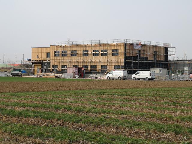 Der Rohbau des neuen Gesundheitszentrums Tullnerfeld schreitet weiter voran. Am 01. Juli ist der geplante Betriebsstart.  | Foto: Marktgemeinde Michelhausen
