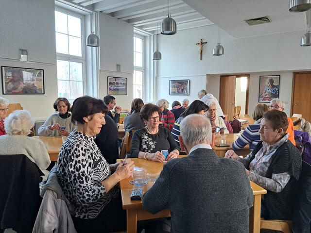 Im Cafe des Diözesanhaus finden Spielenachmittage statt, die die Menschen verbinden. | Foto: Katholisches Bildungswerk