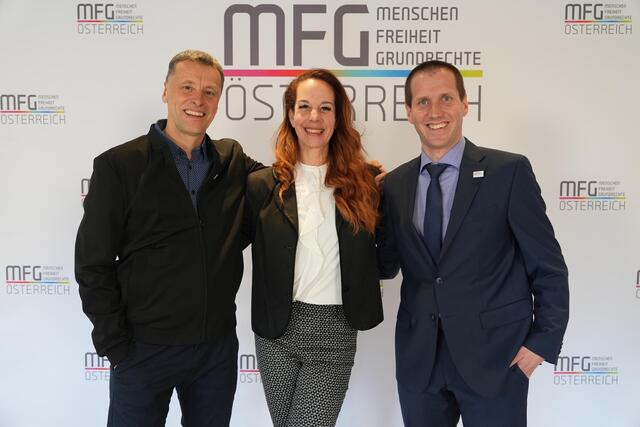 Joachim Mayrhuber, Sonja Schrom-Kühr und Patrick Prömer (alle MFG-Landesgruppe Salzburg) werben um die Gunst der Salzburgerinnen und Salzburger, die am 23. April 2023 einen neuen Landtag wählen. | Foto: Alois Endl