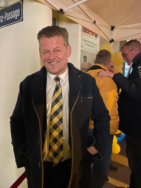 Klagenfurts Bürgermeister Christian Scheider fungierte im Wahlkreis Klagenfurt als bürgernahes Zugpferd für das Team Kärnten – bei der anschließenden Wahlpartei im Teatro strahlte Scheider.