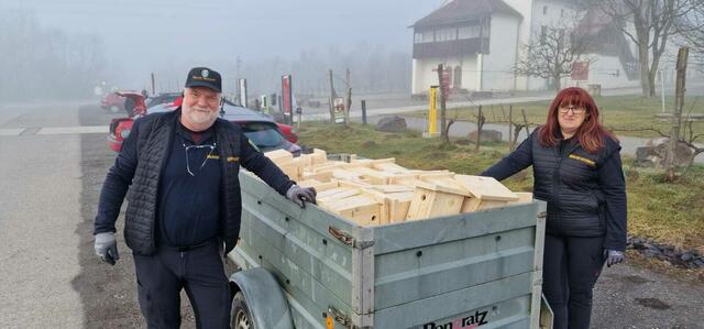 Anlieferung der Nistkästen der Berg- und Naturwächter von den Einsatzstellen Leibnitz, Leutschach und St. Johann/S., im Bild Harald und Petra Curic | Foto: Narrath