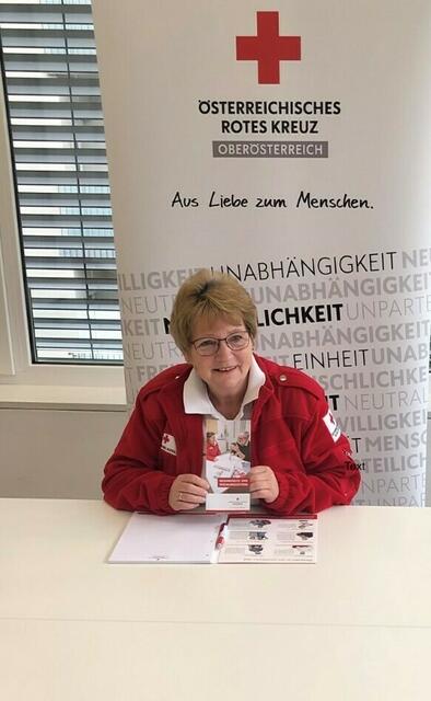 Seit 2016 engagiert sich Ingrid Pechmann ehrenamtlich.  | Foto: Rotes Kreuz Kirchdorf