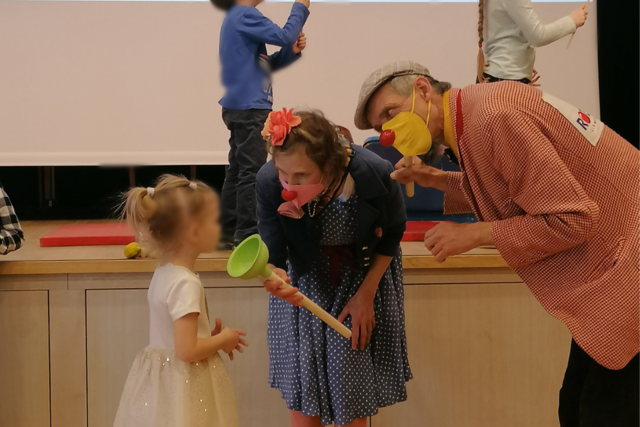 Humor als Medizin: Eine Clowndoktorin über das heilsame Lachen - Graz