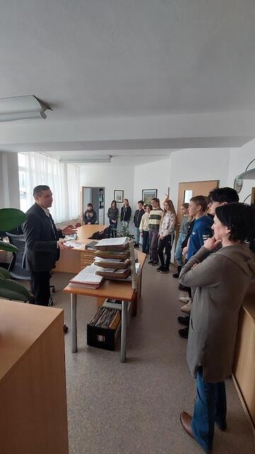 Die Schüler besuchten den Bürgermeister am Gemeindeamt. | Foto: Gemeinde Niederwaldkirchen