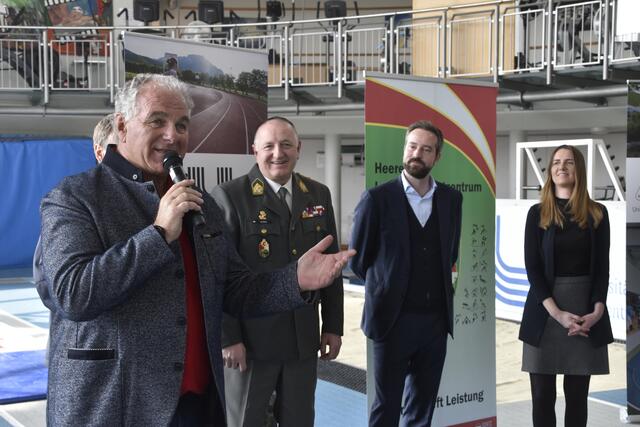 Ehrung der Athleten im Universitäts- und Landessportzentrum in Rif. Der Salzburger Präsident des SSV betonte die große Bedeutung des Erfolges der Nordischen Sportler für den Wintersport. | Foto: Thomas Fuchs