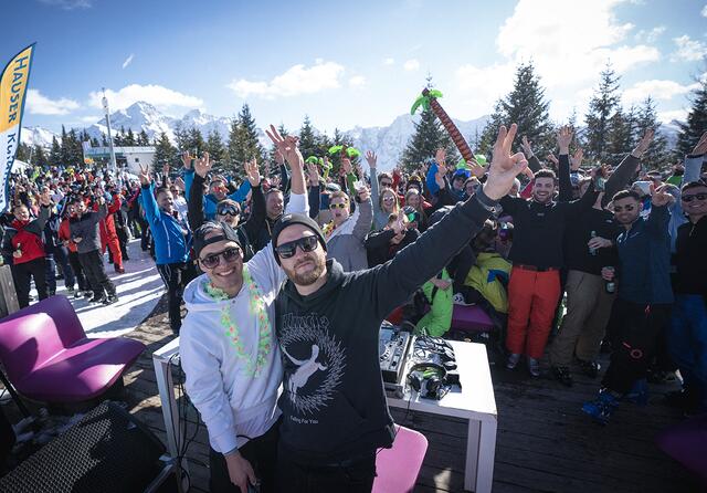 DJ Shany und DJ Duo ZOOTAH sorgten bei „Reif für die Insel“ für eine grandiose Stimmung auf 1.800 Meter Seehöhe! | Foto: Fabian Schmidt