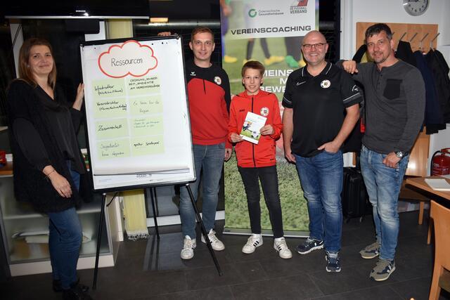 Die Moderatoren Kerstin, links, und Gerald Scheiblehner, rechts, mit Hannes Riegler, Clemens Gruber und Christian Honeder. 