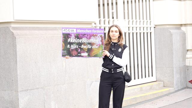 Über 10.000 Personen fordern den internationalen Weltfrauentag als Feiertag. Unter dem Motto: #keineBlumen 8. März - frei für alle! | Foto: Alexander Mach 