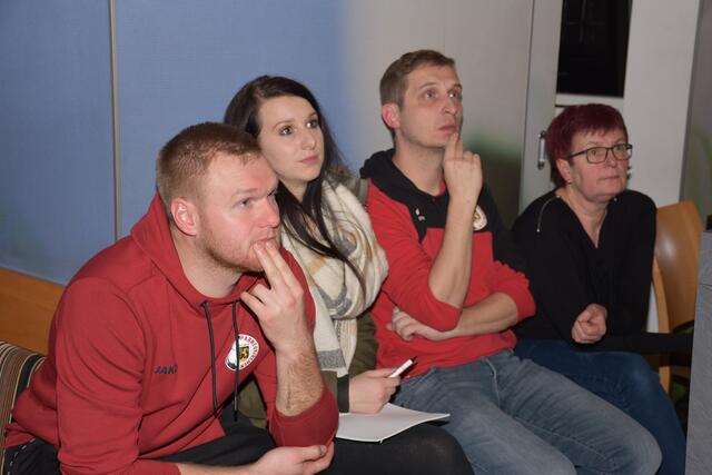  „Angepfiffen“ wurde jetzt die Aktion „Verein in Form“ im Klubgebäude der Sportunion Pabneukirchen. Der OÖ Fußballverband (OÖFV) und die Österreichische Gesundheitskasse (ÖGK) ermöglichen der SU Pabneukirchen, Sektion Fußball ein umfassendes Gesundheits-Förderungsprogramm.