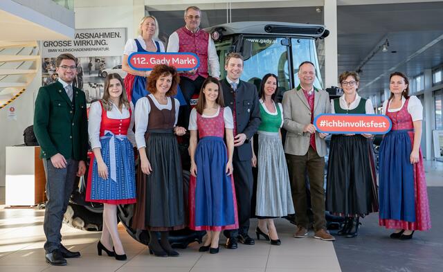 Philpp und Nadina Gady(Bildmitte) mit Simon Koinegg, Katja Silberschneider, Margit Krainer, Roswitha Walch, Daniela Posch, GF Eugen Roth, Maria Pein und Martina Roth. | Foto: Brigitte Gady