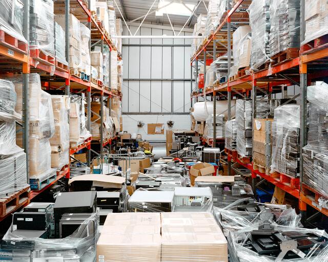 Die Ausstellung zeigt, wie die Bildproduktion mit der Ausbeutung von natürlichen Rohstoffen verknüpft ist. | Foto: Ignacio Acosta