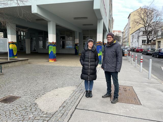 Die Eltern Markus Bernath und Lena Gugenberger sind unzufrieden.  | Foto: Tobias Schmitzberger