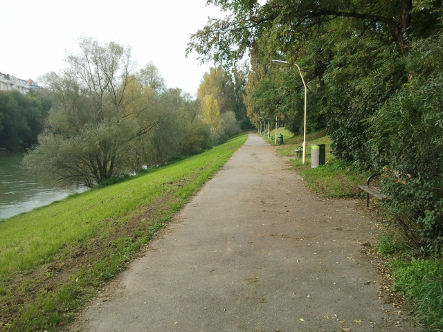 Eine durchgehende Asphaltierung wie hier ist auf der Emilie-Turecek-Promenade nicht geplant. | Foto: Christian Bauer