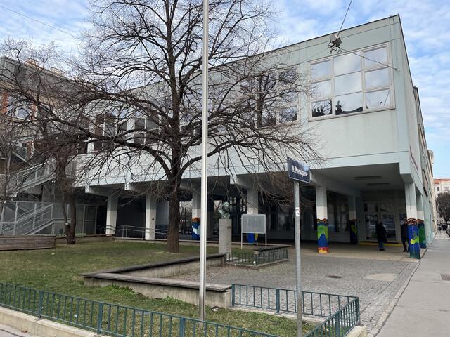 Die Schule Marktgasse soll ab 2024 renoviert werden.  | Foto: Tobias Schmitzberger