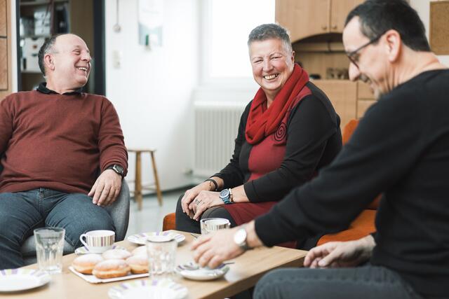 Die langjährige Ehrenamtliche Edith Linetshumer mit Werner Scheichl (li.) und Harald Wintersteiger aus St. Pius. | Foto: Maybach